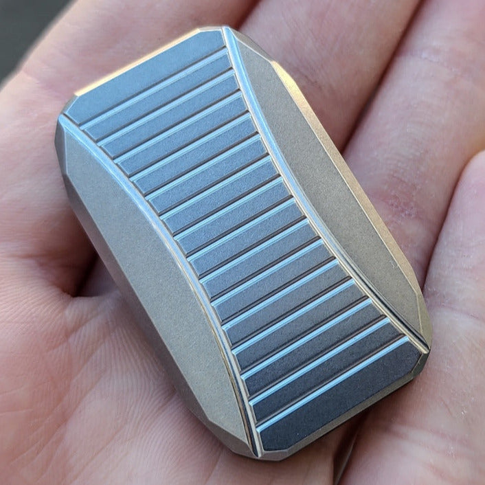 MAGNUS Aero Titanium slider フィジェットトイ V8™ 3-Click - Titanium Slider – Magnus Store